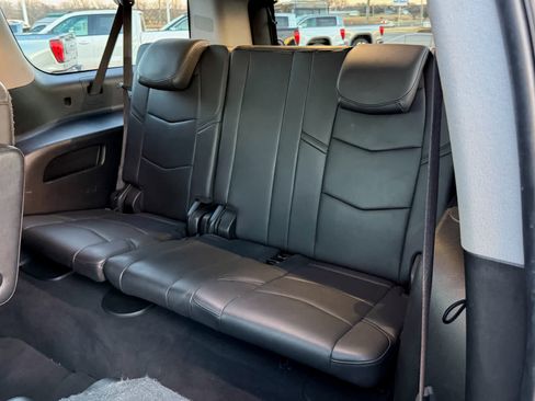 Used 2019 Cadillac Escalade ESV Premium Luxury image 11