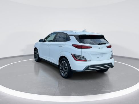 Certified 2022 Hyundai Kona SEL w/ Convenience Package image 5