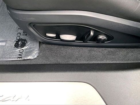 Used 2025 Porsche Taycan image 30