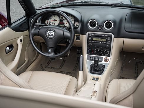 Used 2003 MAZDA MX-5 Miata LS RWD image 31