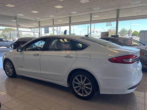 Used 2017 Ford Fusion SE w/ Equipment Group 602A FWD image 10