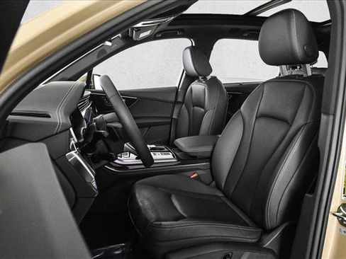 Certified 2025 Audi Q7 2.0T Premium Plus image 17