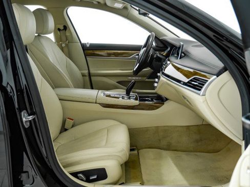 Used 2017 BMW 740i xDrive image 29