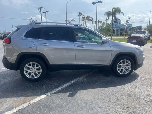Used 2018 Jeep Cherokee Latitude Plus FWD image 8