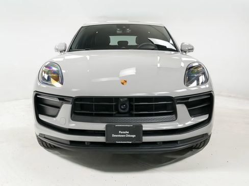 Certified 2023 Porsche Macan image 6