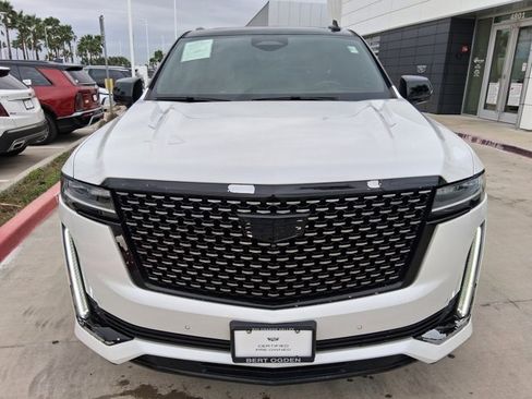 Used 2021 Cadillac Escalade Premium Luxury image 2