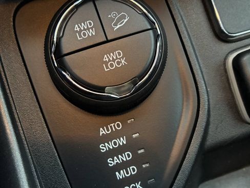 Used 2018 Jeep Compass Trailhawk AWD/4WD image 33