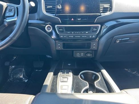 Used 2025 Honda Ridgeline Black Edition image 11