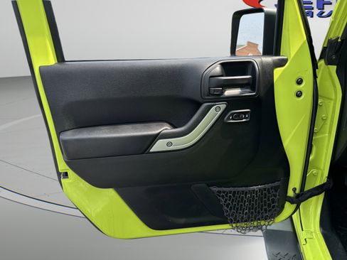 Used 2016 Jeep Wrangler Unlimited Sahara w/ Connectivity Group image 14