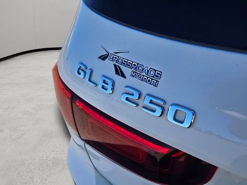 Used 2021 Mercedes-Benz GLB 250 4MATIC w/ Premium Package image 11