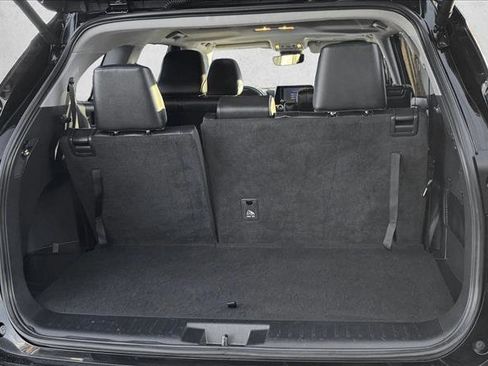 Used 2024 Toyota Highlander XLE image 8