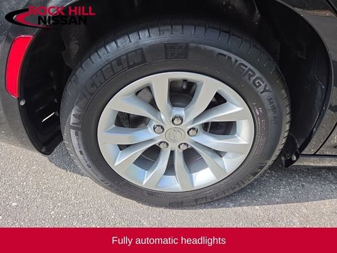 Used 2015 Chrysler 300 Limited RWD image 10