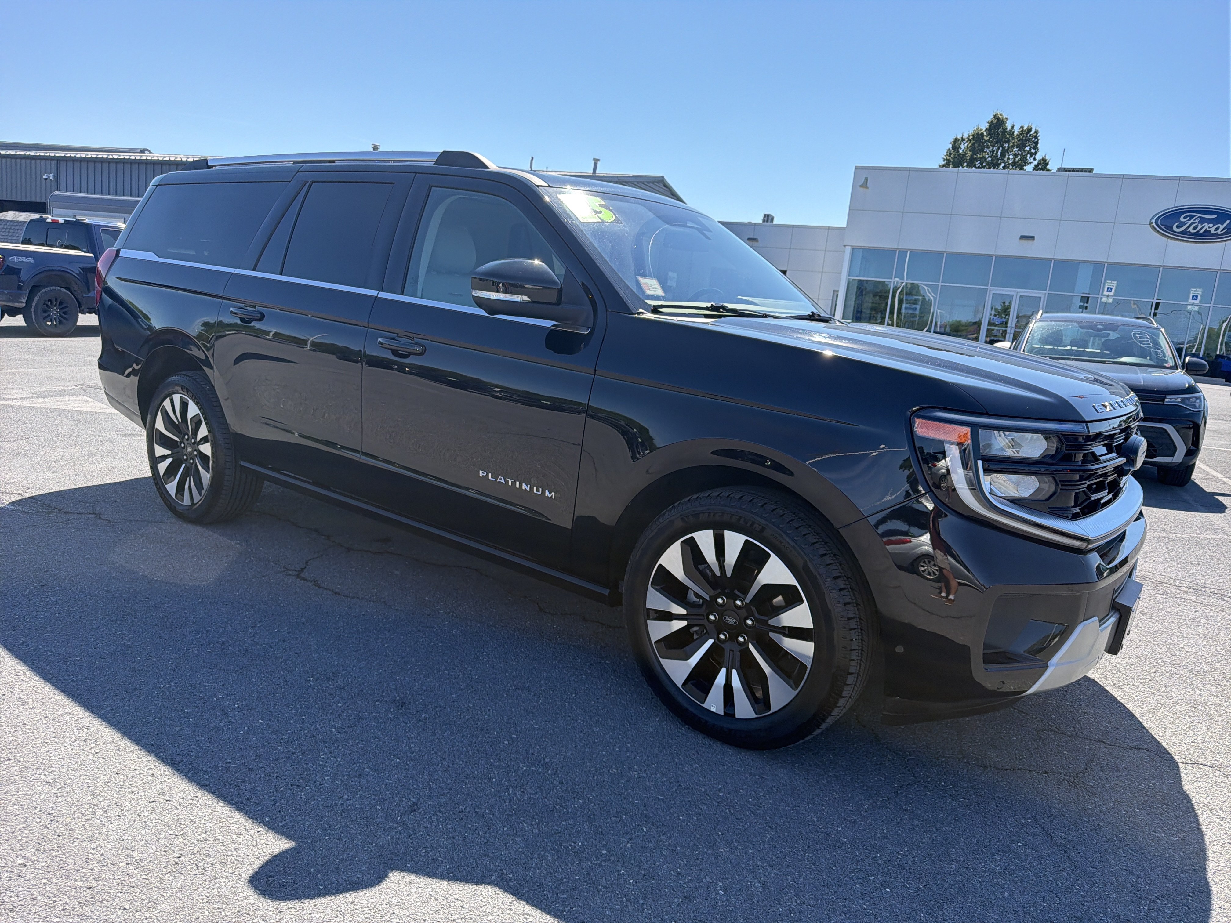 Certified 2025 Ford Expedition Max Platinum w/ Driver's Package AWD/4WD image 1