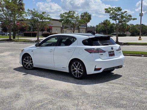 Used 2015 Lexus CT 200h w/ Navigation Package FWD image 4