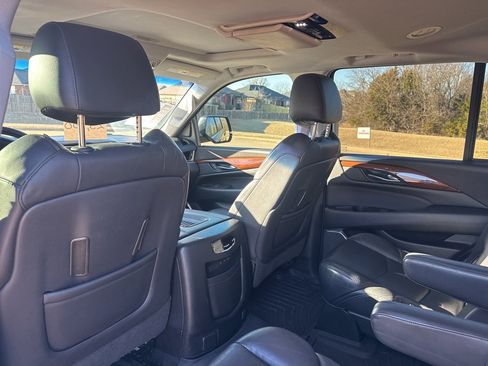 Used 2018 Cadillac Escalade Luxury image 39