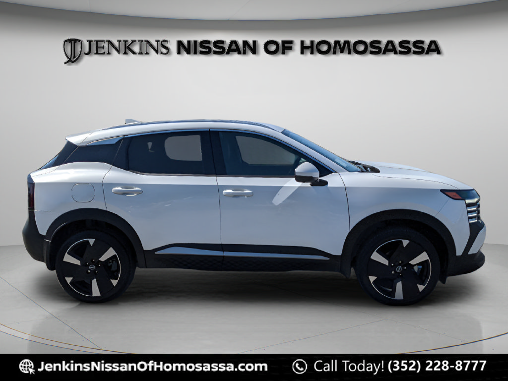 Certified 2025 Nissan Kicks SR AWD/4WD image 2