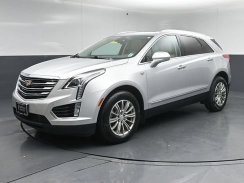 Used 2017 Cadillac XT5 Luxury w/ Driver Awareness Package AWD/4WD image 3