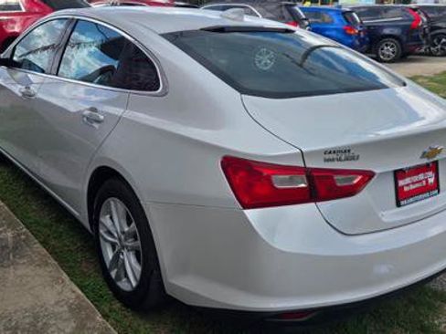 Used 2017 Chevrolet Malibu LT FWD image 6