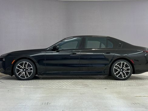 Certified 2023 BMW i7 xDrive60 w/ Executive Package 2 AWD/4WD image 2