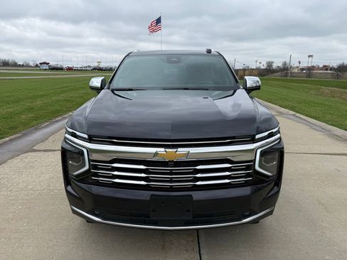 Used 2025 Chevrolet Suburban Premier RWD image 13
