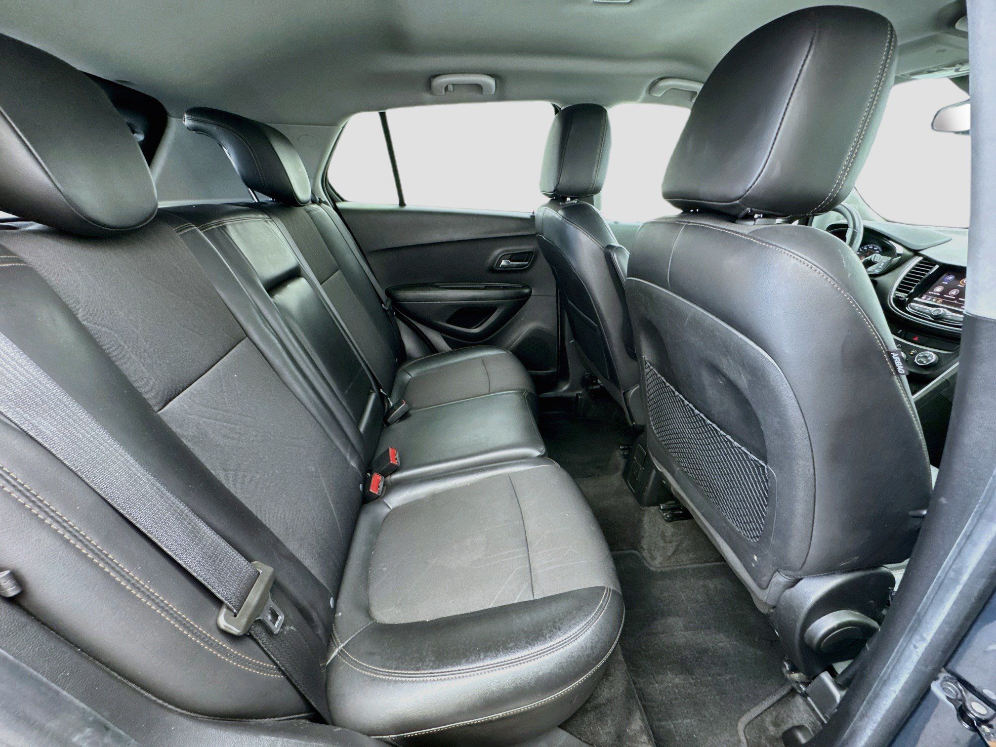 Used 2021 Chevrolet Trax LT AWD/4WD image 18