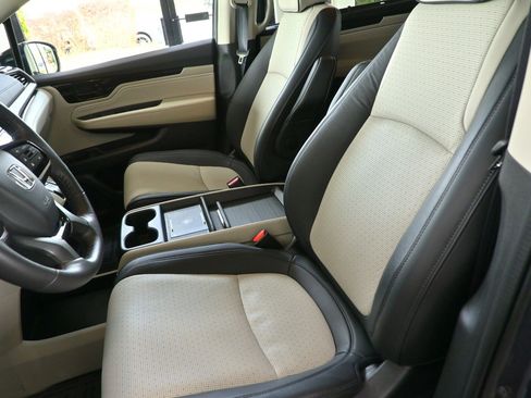 Used 2025 Honda Odyssey Elite image 8