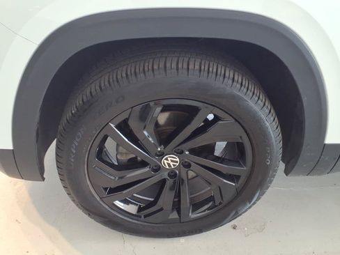 Used 2023 Volkswagen Atlas SE w/ Panoramic Sunroof Package AWD/4WD image 8