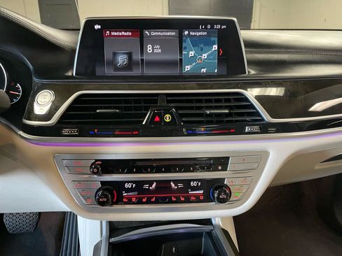Used 2018 BMW 750i xDrive AWD/4WD image 20