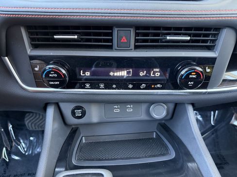 Used 2025 Nissan Rogue SV AWD/4WD image 24