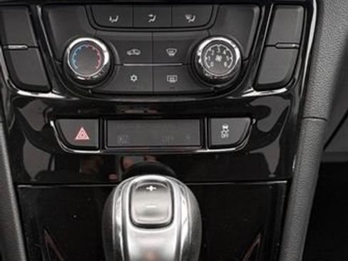 Used 2020 Buick Encore Preferred AWD/4WD image 27