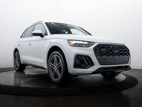 Certified 2024 Audi Q5 e Premium Plus image 1
