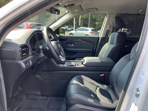 Used 2025 Honda Pilot EX-L image 16