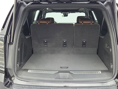 New 2026 Chevrolet Suburban High Country AWD/4WD image 9