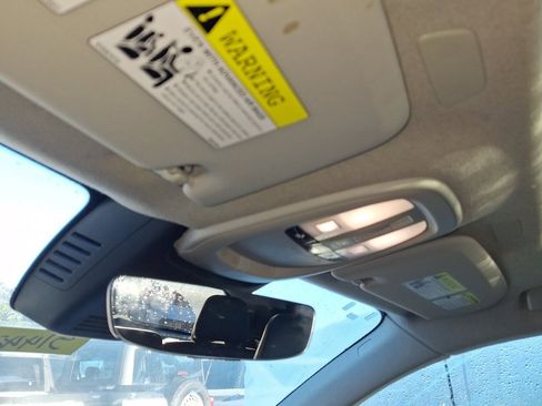 Used 2023 Volvo XC40 B5 Plus image 12