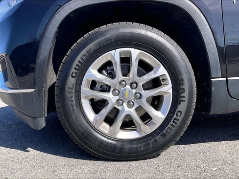 Used 2021 Chevrolet Traverse LT image 8
