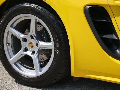 Certified 2024 Porsche 718 Boxster RWD image 28