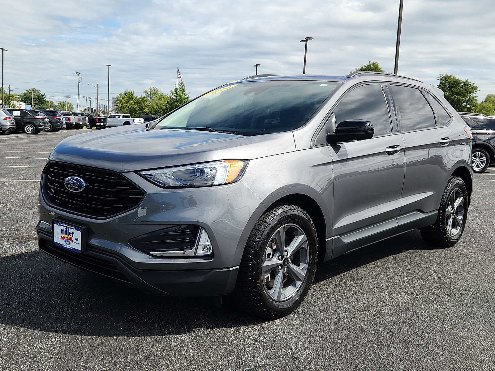Certified 2024 Ford Edge SEL w/ Sport Appearance Package AWD/4WD image 3