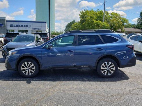 Used 2022 Subaru Outback Premium AWD/4WD image 2