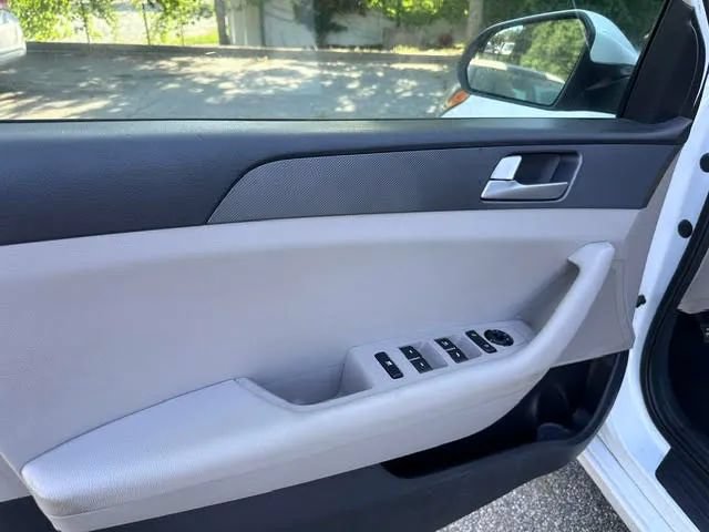 Used 2017 Hyundai Sonata SE FWD image 8