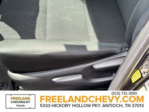 Used 2018 Toyota RAV4 LE FWD image 23