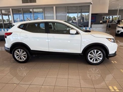 Used 2019 Nissan Rogue Sport S w/ Appearance Package AWD/4WD image 2