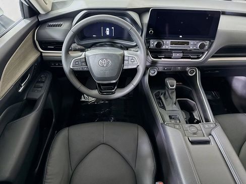 Certified 2025 Toyota Grand Highlander AWD Hybrid image 4