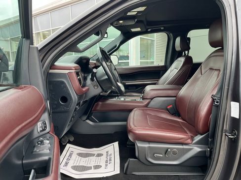 Used 2024 Ford Expedition Limited RWD image 11