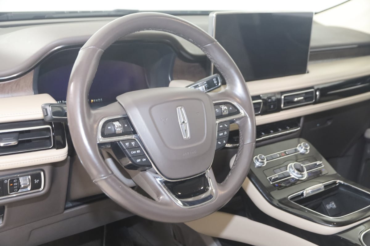 Used 2023 Lincoln Nautilus Reserve AWD/4WD image 6