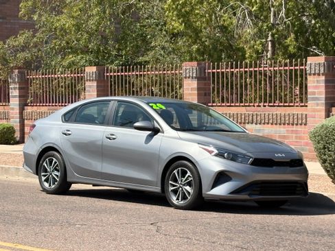 Used 2020 Kia Forte LXS FWD image 8