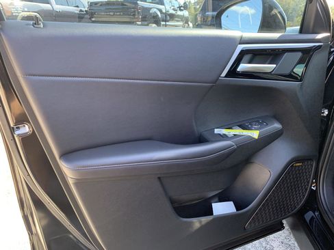 New 2025 Mitsubishi Outlander SE image 9