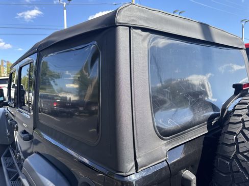 Used 2019 Jeep Wrangler Unlimited Sport image 9