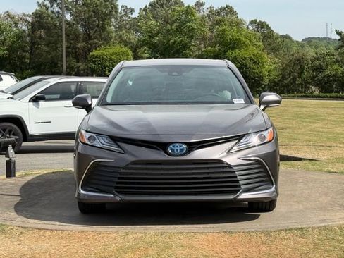 Used 2022 Toyota Camry XLE image 2
