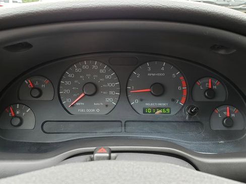 Used 2001 Ford Mustang Convertible image 26