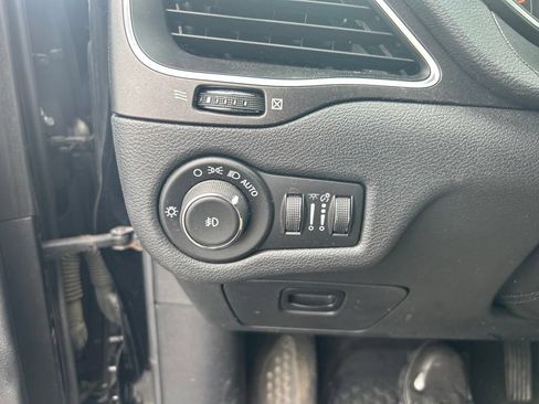 Used 2019 Jeep Cherokee Trailhawk w/ Cold Weather Group AWD/4WD image 12